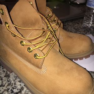 New Timberlands boots 5.5 in youth/juniors